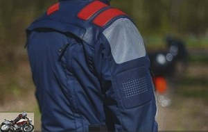 The integrated protections, especially on the shoulders, are in D3O