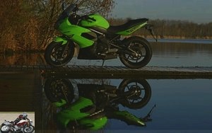 Kawasaki ER6f on the lake