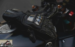 Testing the Dainese Full Metal D1 leather gloves