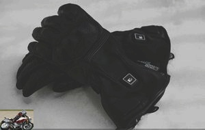 Esquad Miler2 heated gloves on snow