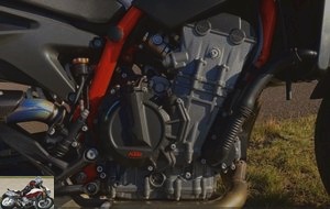890cc twin parallel engine