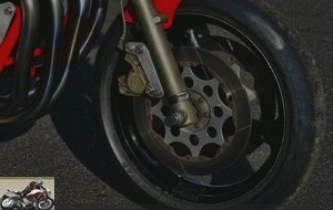 The front brake consists of two Honda discs and Brembo Serie Oro calipers