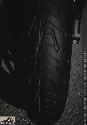 Michelin Road 5 front tire