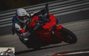 The Ducati Supersport equipped with Michelin Road 5