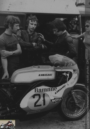 Christian Ravel, Eric Offenstadt and François Beau in front of the Kawasaki H1R in 1970