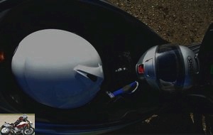 Piaggio X10 125 trunk and space under the seat