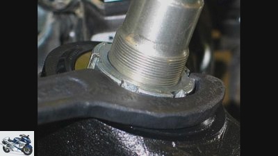 Advice: check and adjust steering head bearings