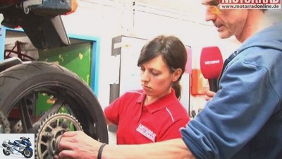 Tire change in the MOTORRAD workshop part 1 and 2