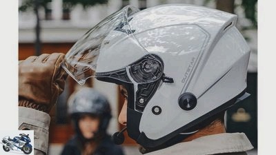 Sena Outstar: Jet helmet with communication system