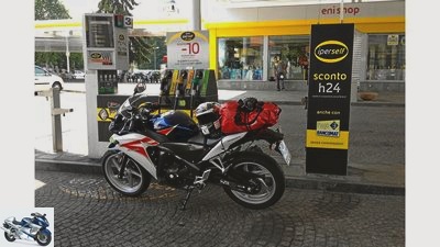 That's how economical it is with the Honda CBR 250 R.