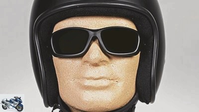 Sunglasses for motorcyclists in the test
