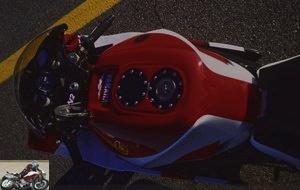 Haga driving noise, this superbike is devoid of gear change indicator