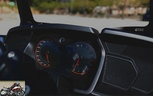 Can-Am Spyder F3-T dashboard and speakers
