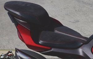 The saddle of the MV Agusta Brutale 1000 Serie Oro