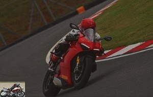 Test of the latest Pirelli with the Ducati Panigale V4