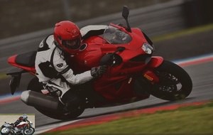 Entering the track with the Suzuki GSX-R 1000
