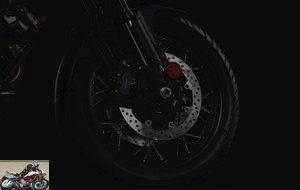 At the front, the 310 mm discs are braked by Tokico 4 piston radial calipers