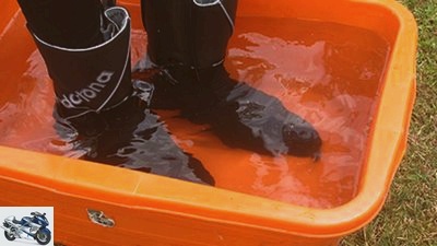 Test: waterproof touring boots for 200 euros