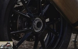 The rear rim is well put forward by the single-sided swingarm