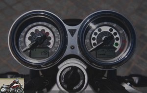 The double dial counter of the Triumph Speed ​​Twin