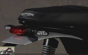 The headlight and the rear mudguard of the Triumph Speed ​​Twin
