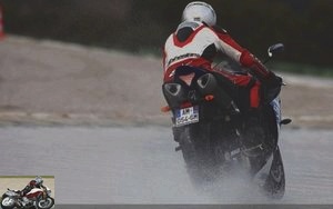 Yamaha R1 in the rain