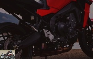 The swingarm has been revised and associated with a horizontal shock absorber