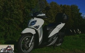Yamaha Xenter 125 in the countryside