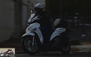 Yamaha Xenter 125 on the road