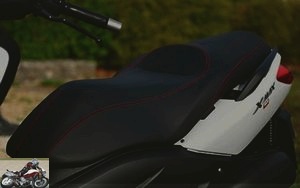 Yamaha XMax 125 saddle