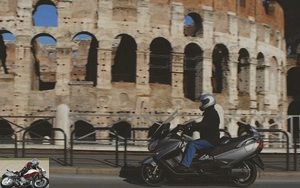 Suzuki Burgman 650 facing the Colosseum