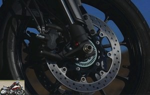 ABS Bosh completes a high performance braking system with Tokico 4 piston radial caliper.