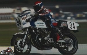 Wes Cooley (double AMA 79/80 champion) in action. The GS 1000 S looks like two drops of water like the motorcycle of the American champion, hence its nickname 