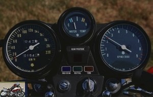 On this 76 model, the dashboard even informs the pilot of the gear ratio engaged ...