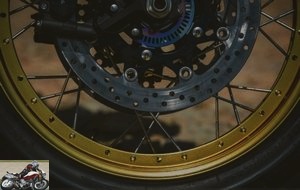 The XT differs from the standard model by its spoked rims