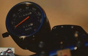 Suzuki VanVan 200 speedometer with partial trip and manual reset on the side