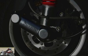 Front suspension and brakes on Vespa GTS 125 Super ie