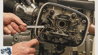 Adjust the valve clearance on the BMW boxer
