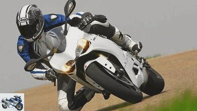 Comparison test: basic superbikes from Ducati and Aprilia