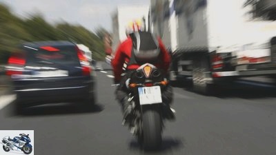 On the interaction between car and motorcycle drivers
