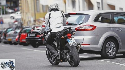 On the interaction between car and motorcycle drivers