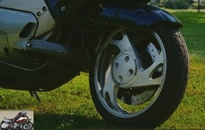 With this concept, cleaning and removing the front wheel is no longer a problem.