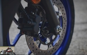 Yamaha R3 brakes