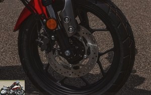 The front brake of the Yamaha XSR 125
