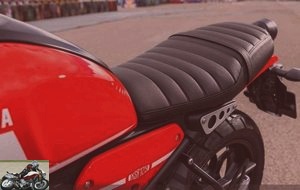 The saddle of the Yamaha XSR 125