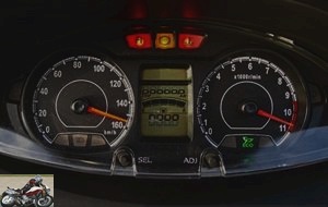 Suzuki Burgman 200 dashboard, with eco driving light