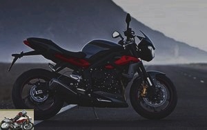 Triumph Street Triple 675 R from the side in black version