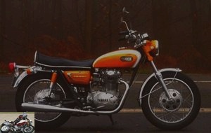 Yamaha 650 XS1 B. 1971 Modified fork, disappearance of bellows
