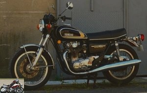 Yamaha 650 XS 1975, 447. Rigid frame, double discs at the front, large exhaust silencer (nowhere to be found!), H profile aluminum rims