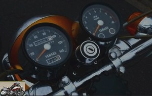 Many modifications between the first dashboard of 1970 and that of the H1 installed six years later. Note that the steering brake has also disappeared
